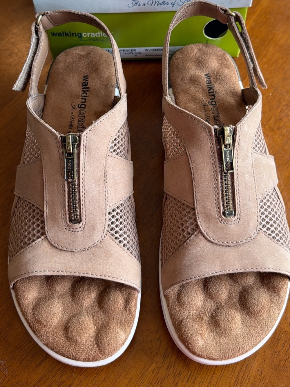 NWT walking cradles Spencer tan sandals